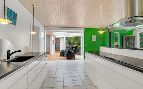 Floria - 500M from the Sea: Design Intérieur, Sol, Cuisine, Plafond, Sol, Comptoir, Meubles, Luminaire, Domicile, Cabinetry