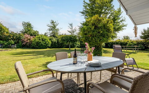 Kristanna - 1.2Km from the Sea: Meubles, Mobilier De Jardin, Chaise, Table, Tableau De Plein Air, Table Cuisine Et Salle A Manger, Jardin, Ombre, Patio, Pelouse