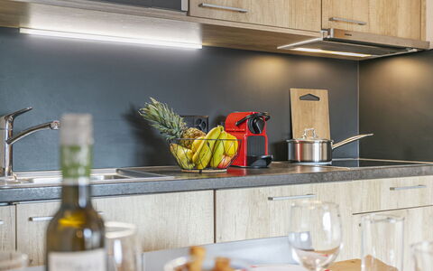La Tzoumaz 9000: Cuisine, Appareil De Cuisine, Comptoir, Électroménager, Principaux Appliance, Design Intérieur, Cabinetry, Petit Appareil, Le Fourneau