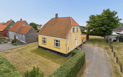 Toivo - 300M from the Sea: Bâtiment, Toit, Maison, Fenêtre, Zone Résidentielle, Domicile, Chalet, Architecture, Zone Rurale, Lot Terre