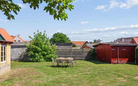 Toivo - 300M from the Sea: Meubles, Chaise, Design Intérieur, Table, Pièce, Tache De Bois, Balcon, Plafond, Eco Hôtel, Dur