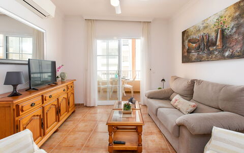 Chanquete: Meubles, Chaise, Design Intérieur, Table, Pièce, Tache De Bois, Balcon, Plafond, Eco Hôtel, Dur