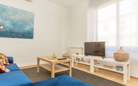 Matilde: Meubles, Chaise, Design Intérieur, Table, Pièce, Tache De Bois, Balcon, Plafond, Eco Hôtel, Dur