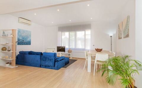 Matilde: Meubles, Chaise, Design Intérieur, Table, Pièce, Tache De Bois, Balcon, Plafond, Eco Hôtel, Dur