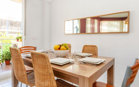Sagredo: Meubles, Chaise, Design Intérieur, Table, Pièce, Tache De Bois, Balcon, Plafond, Eco Hôtel, Dur