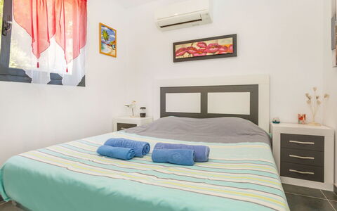 Manuela: Meubles, Chambre, Lit, Design Intérieur, Sol, Sol, Pièce, Literie, Drap De Lit, Appartement
