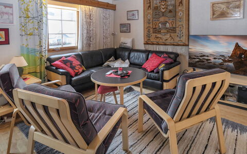 Teerenpesue D 27: Meubles, Design Intérieur, Sol, Bois, Sol, Plafond, Pièce, Canapé, Salon, Table