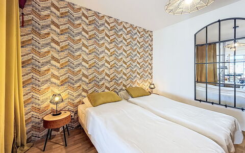 Sombreuil: Design Intérieur, Mur, Sol, Sol, Chambre, Textile, Plafond, Linge, Meubles, Lit