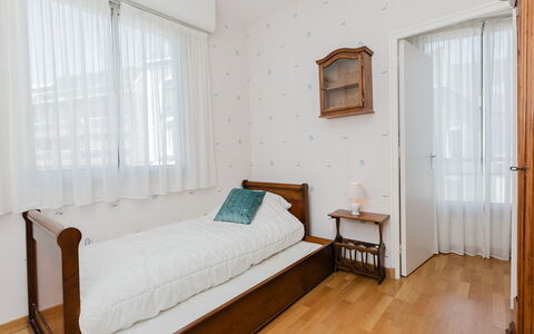 Le Clémenceau: Meubles, Sol, Design Intérieur, Sol, Chambre, Bois, Lit, Pièce, Parquet, Textile
