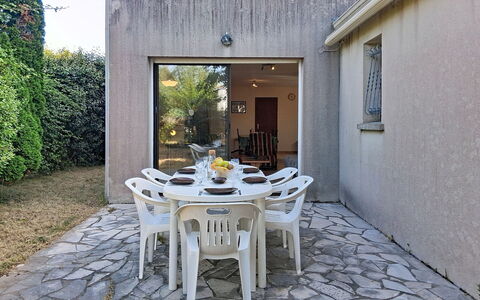 Arceau 3: Meubles, Mobilier De Jardin, Chaise, Jardin, Tache De Bois, Pelouse, Dur, Ombre, Arrière-Cour