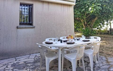 Arceau 3: Meubles, Mobilier De Jardin, Chaise, Jardin, Tache De Bois, Pelouse, Dur, Ombre, Arrière-Cour