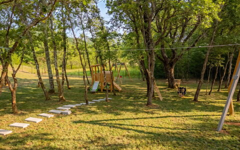 Ruma: Arbre, Herbe, Feuille, Branche, Bois, Tronc, Lot Terre, Plaine, Printemps, Pelouse