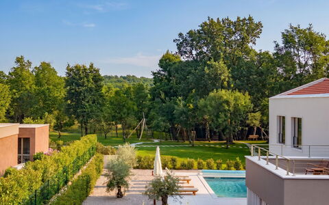 Ruma: Arbuste, Jardin, Piscine, Ombre, Pelouse, Biens, Aménagement Paysager, Arrière-Cour, Cour, Recours