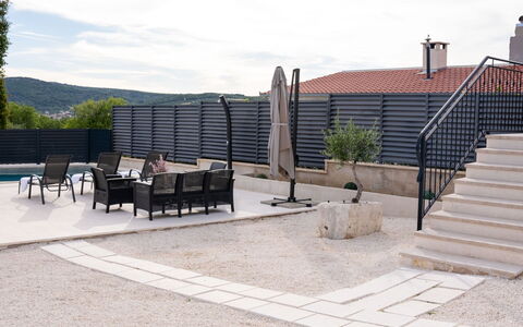 Lili: Meubles, Mobilier De Jardin, Chaise, Jardin, Tache De Bois, Pelouse, Dur, Ombre, Arrière-Cour