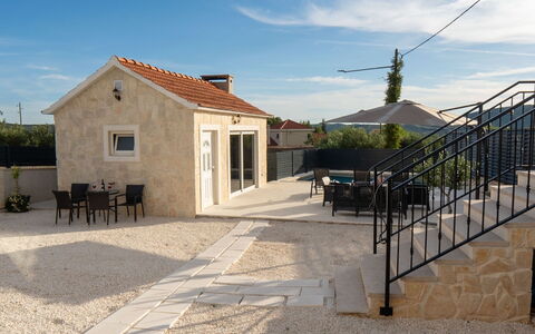 Lili: Meubles, Mobilier De Jardin, Chaise, Jardin, Tache De Bois, Pelouse, Dur, Ombre, Arrière-Cour