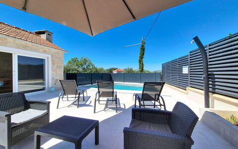 Lili: Meubles, Mobilier De Jardin, Piscine, Chaise, Composite, Ombre, Recours, Appartement, Tableau De Plein Air, Eco Hôtel