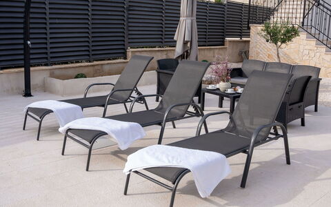 Lili: Meubles, Mobilier De Jardin, Chaise, Jardin, Tache De Bois, Pelouse, Dur, Ombre, Arrière-Cour