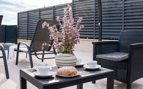 Lili: Meubles, Mobilier De Jardin, Chaise, Jardin, Tache De Bois, Pelouse, Dur, Ombre, Arrière-Cour