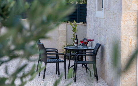 Lili: Meubles, Mobilier De Jardin, Chaise, Jardin, Tache De Bois, Pelouse, Dur, Ombre, Arrière-Cour