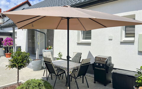 Siofok 46: Meubles, Mobilier De Jardin, Chaise, Jardin, Tache De Bois, Pelouse, Dur, Ombre, Arrière-Cour