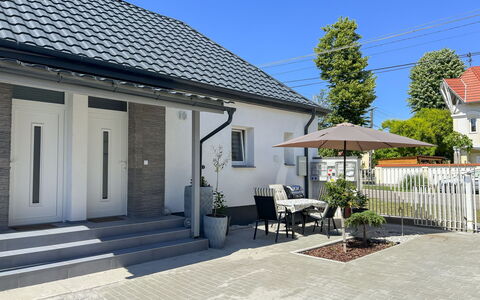 Siofok 46: Meubles, Mobilier De Jardin, Chaise, Jardin, Tache De Bois, Pelouse, Dur, Ombre, Arrière-Cour