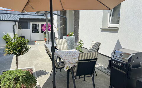 Siofok 46: Meubles, Mobilier De Jardin, Chaise, Jardin, Tache De Bois, Pelouse, Dur, Ombre, Arrière-Cour