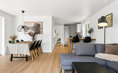 Antonie - 4.2Km from the Sea: Sol, Design Intérieur, Meubles, Parquet, Sol, Bois, Plafond, Salon, Canapé, Domicile