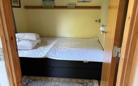 Siggi - 400M from the Sea: Sol, Bois, Sol, Meubles, Design Intérieur, Chambre, Lit, Pièce, Drap De Lit, Literie
