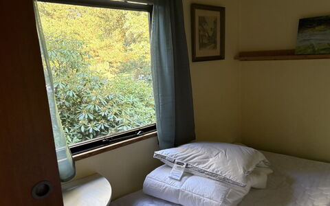 Siggi - 400M from the Sea: Bois, Meubles, Design Intérieur, Sol, Lit, Chambre, Drap De Lit, Sol, Pièce, Literie