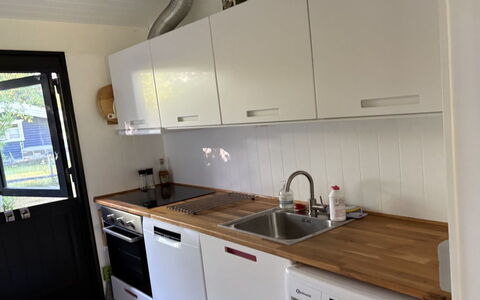 Siggi - 400M from the Sea: Cuisine, Appareil De Cuisine, Comptoir, Sol, Principaux Appliance, Bois, Design Intérieur, Evier, Cabinetry, Meubles
