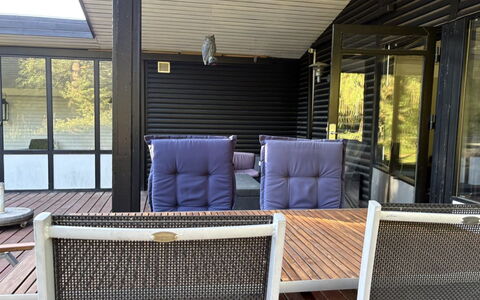 Siggi - 400M from the Sea: Meubles, Bois, Chaise, Design Intérieur, Table, Sol, Sol, Mobilier De Jardin, Porche, Plate-Forme