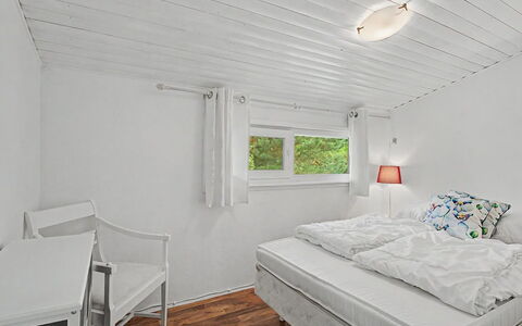 Birge - 600M from the Sea: Bois, Design Intérieur, Plafond, Sol, Sol, Chambre, Lit, Meubles, Domicile, Pièce