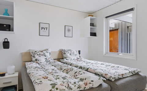 Snioulf - 800M from the Sea: Mur, Design Intérieur, Chambre, Bois, Sol, Sol, Lit, Pièce, Meubles, Plafond