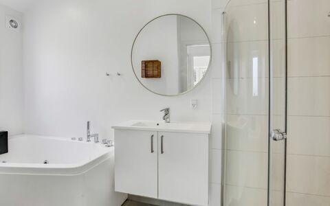 Andriette - 50M from the Sea: Luminaire Plomberie, Design Intérieur, Salle De Bains, Sol, Sol, Robinet, Évier, Plafond, Lavabo, Plomberie
