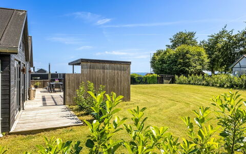 Andriette - 50M from the Sea: Couverture De Sol, Chalet, Jardin, Planche, Aménagement Paysager, Passerelle, Cour, Clôture, Boardwalk, Siding