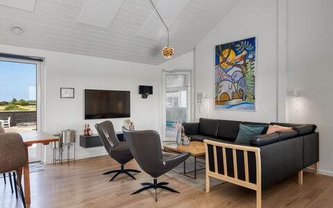 Ija - 1.3Km from the Sea: Design Intérieur, Meubles, Sol, Sol, Parquet, Bois, Canapé, Plafond, Salon, Pièce