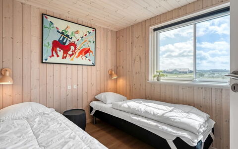 Ija - 1.3Km from the Sea: Bois, Chambre, Lit, Literie, Drap De Lit, Cadre De Lit, Planche, Tache De Bois, Dur, Conception