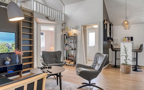 Ija - 1.3Km from the Sea: Meubles, Design Intérieur, Sol, Bois, Plafond, Sol, Chaise, Appartement, Salon, Éclairage