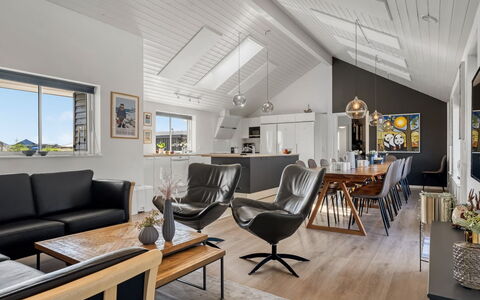 Ija - 1.3Km from the Sea: Design Intérieur, Sol, Plafond, Bois, Sol, Meubles, Salon, Canapé, Parquet, Éclairage