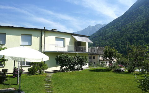 Cá Pórt Róss: Station De Montagne, Pelouse, Jardin, Cour, Vallée, Ombre, Aménagement Paysager, Arrière-Cour, Village De Montagne, Villa