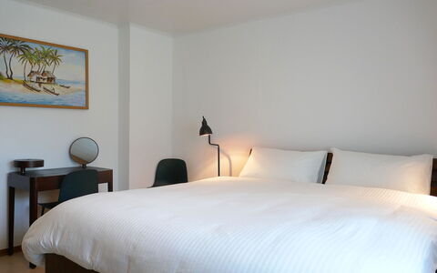 Cá Pórt Róss: Lit, Meubles, Design Intérieur, Chambre, Mur, Sol, Literie, Drap De Lit, Sol, Bois