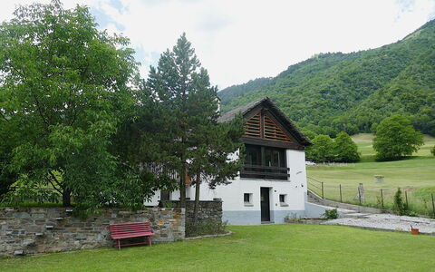 Olivone 611: Maison, Chalet, Zone Rurale, Établissements Humains, Domicile, Ferme, Pelouse, Cour, Village