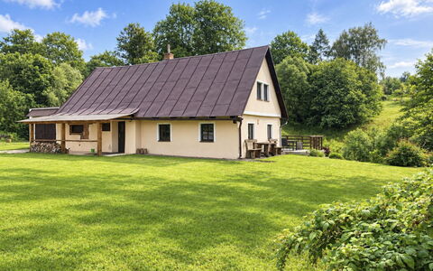 Babí: Herbe, Maison, Chalet, Domicile, Toit, Ferme, Plaine, Pelouse, Biens, Jardin