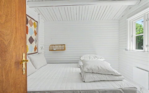 Fulla - 150M from the Sea: Mur, Design Intérieur, Bois, Plafond, Sol, Sol, Chambre, Pièce, Lit, Literie