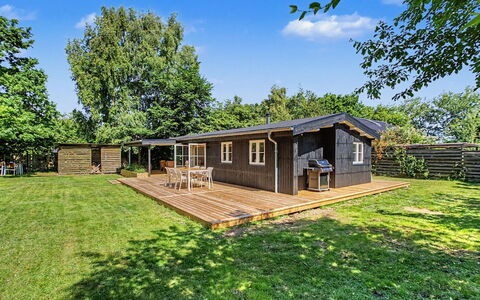 Fulla - 150M from the Sea: Chalet, Maison, Domicile, Toit, Zone Rurale, Batiments Jardin, Jardin, Biens, Cabane En Rondins