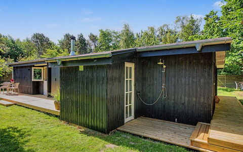 Fulla - 150M from the Sea: Bois, Chalet, Batiments Jardin, Jardin, Cabanon, Arrière-Cour, Cour, Cabane En Rondins, Siding, Ombre