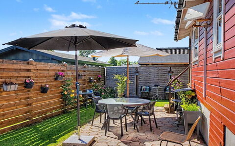 Evdokija - 50M from the Sea: Meubles, Mobilier De Jardin, Chaise, Parapluie, Table, Tableau De Plein Air, Domicile, Jardin, Patio, Plate-Forme