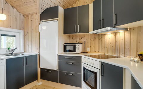 Skakke - 350M to the Fjord: Bois, Cuisine, Plafond, Design Intérieur, Sol, Comptoir, Appareil De Cuisine, Principaux Appliance, Sol, Cabinetry