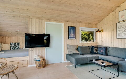 Skakke - 350M to the Fjord: Design Intérieur, Sol, Bois, Sol, Plafond, Meubles, Pièce, Parquet, Salon, Canapé