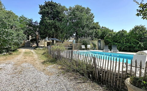 Villa Piscine - Aigues-Vives: Zone Résidentielle, Appartement, Biens, Recours, Manoir, Balcon, Villa, Piscine